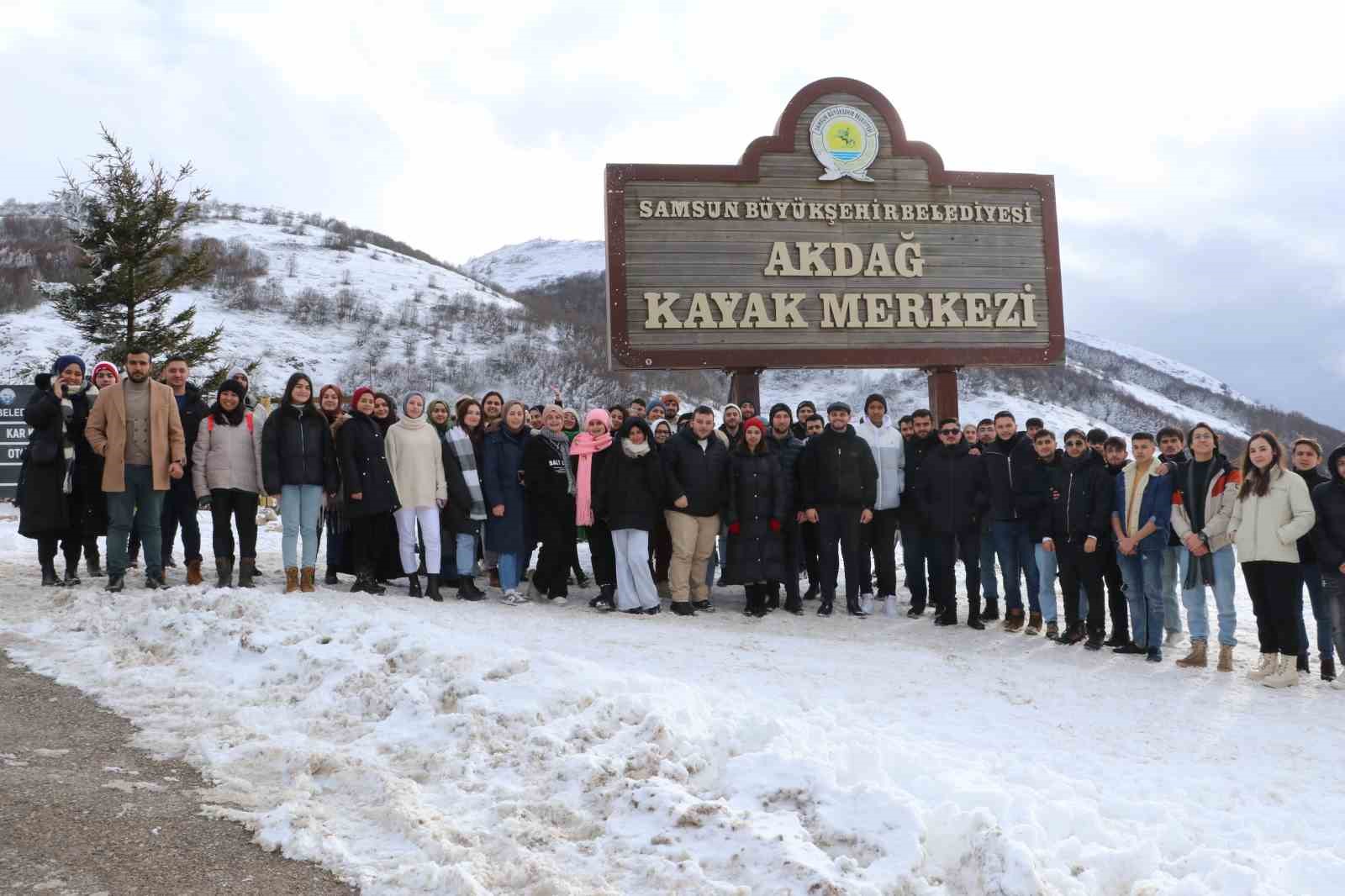 Karadeniz kara hasret, kar tutkunları Akdağ’a akın etti
