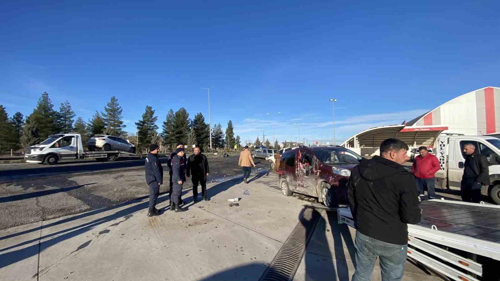 Diyarbakır’da zincirleme kaza: 5 yaralı
