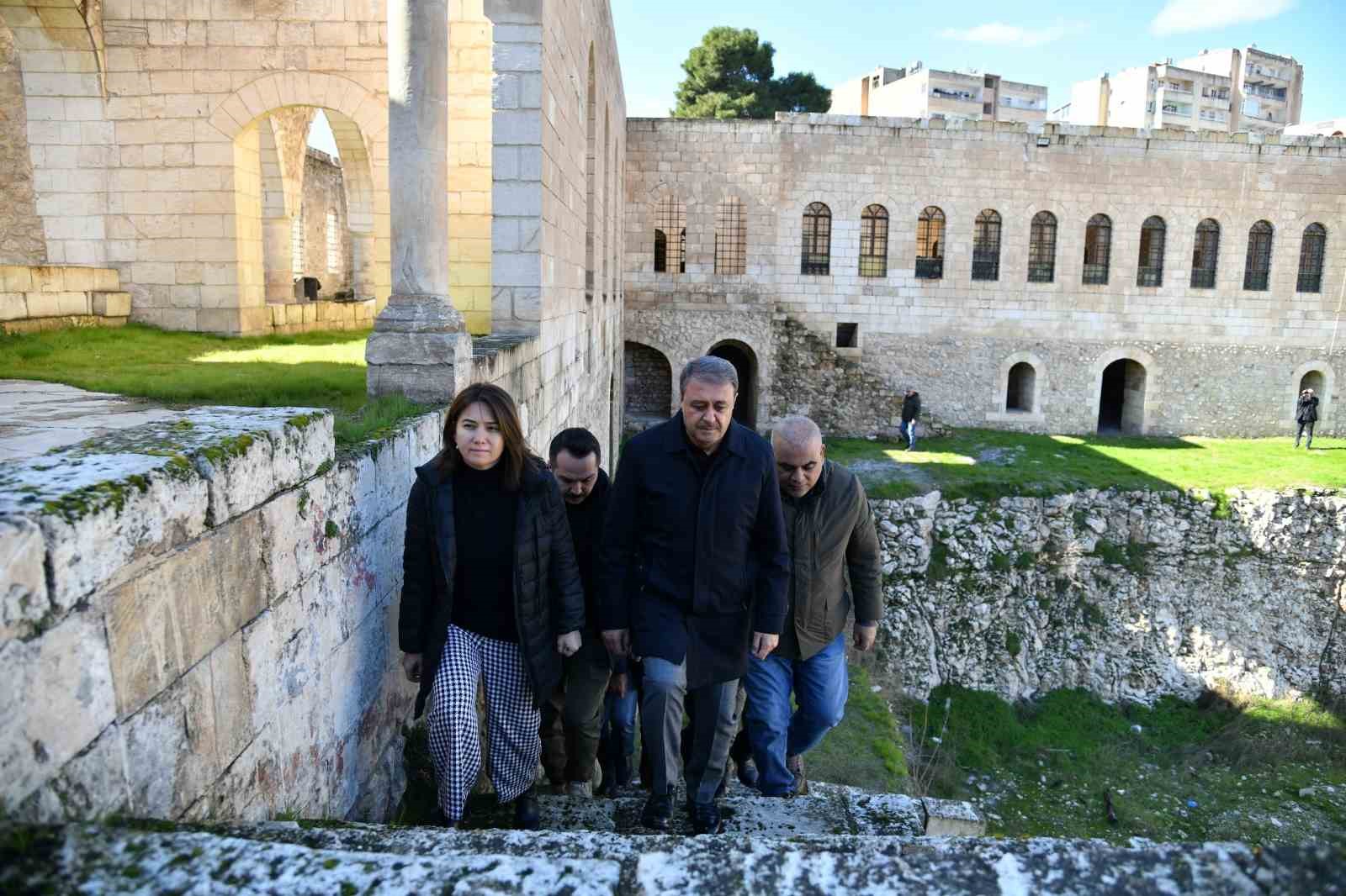 Şanlıurfa Valisi Millet Hanına el attı
