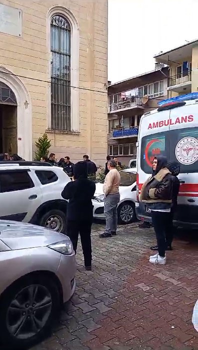 Sarıyer’de bulunan Santa Maria İtalyan Kilisesi’nde Pazar ayini sırasında silahlı saldırı gerçekleşti. Olay yerine çok sayıda polis ve sağlık ekibi sevk edildi.
