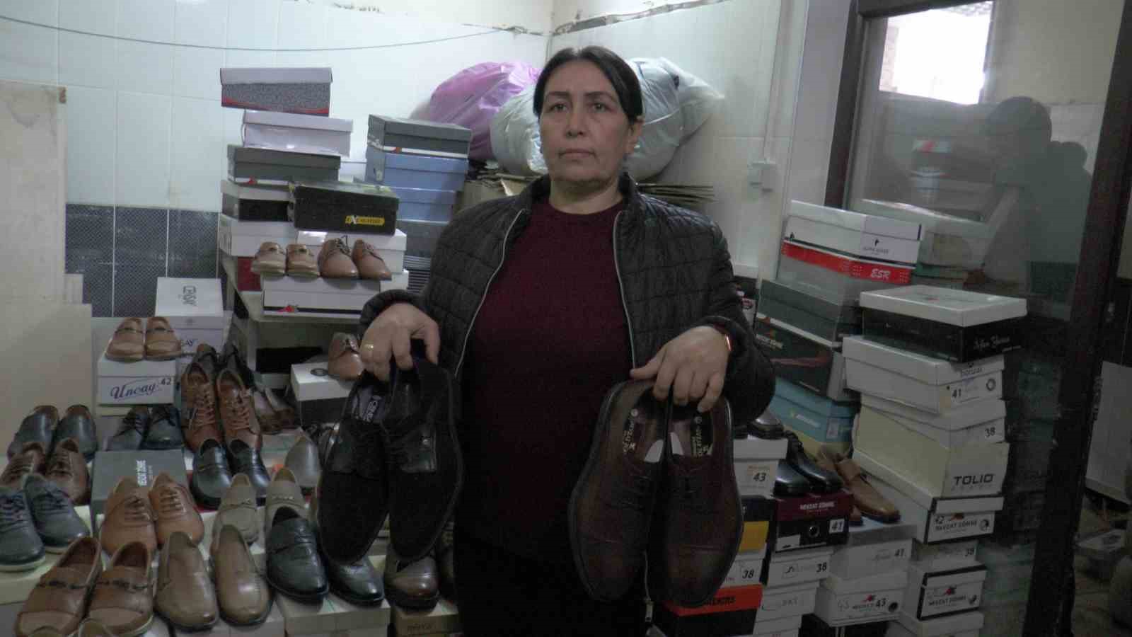 Muhtardan geleneksel ayakkabı yardımı