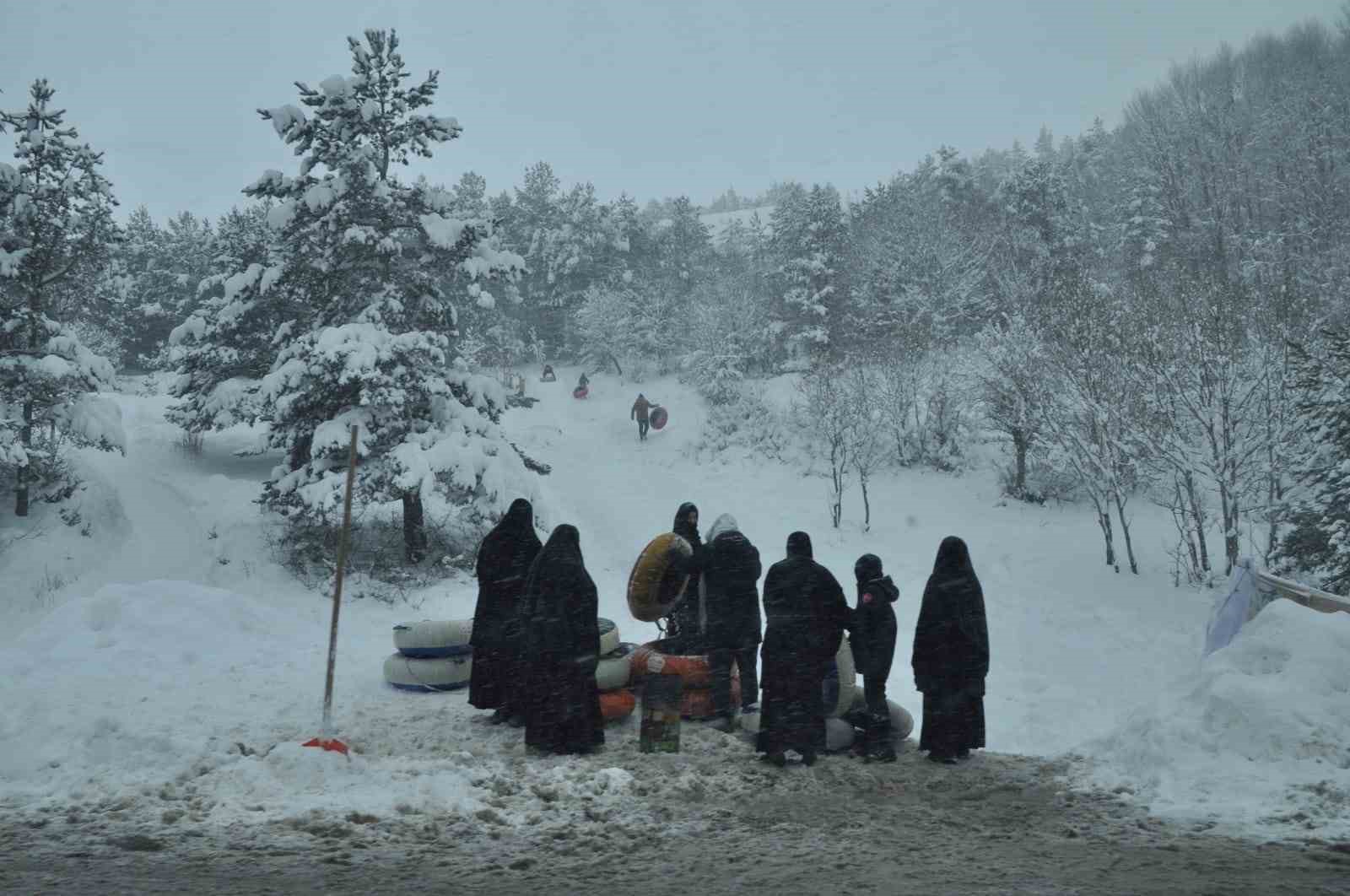 Doğa harikasını görmek istediler: Trafik kilitlendi
