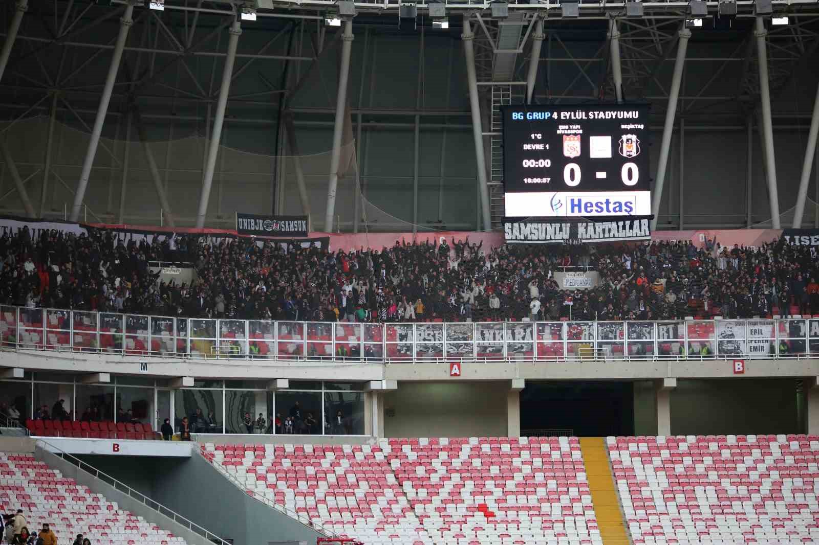 Beşiktaş taraftarları takımını yalnız bırakmadı