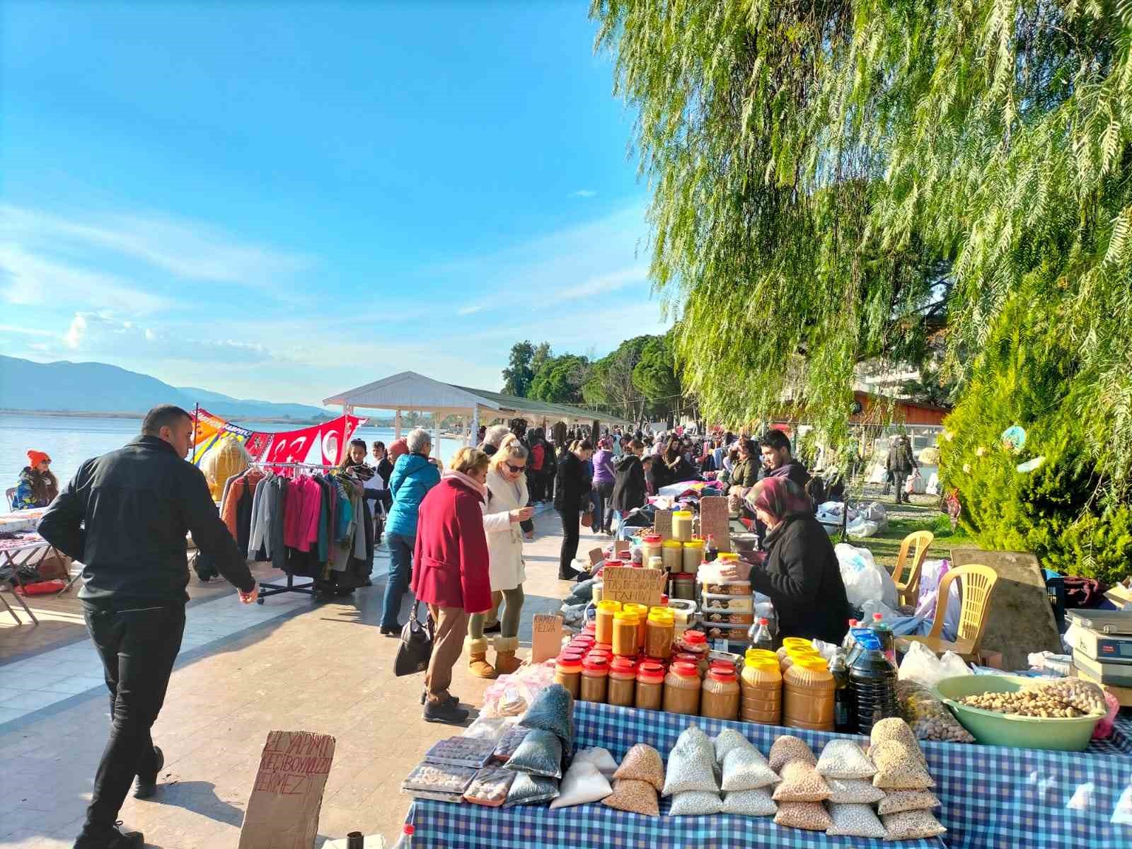 Köyceğiz’de ikinci el pazarına vatandaşlar yoğun ilgi gösterdi
