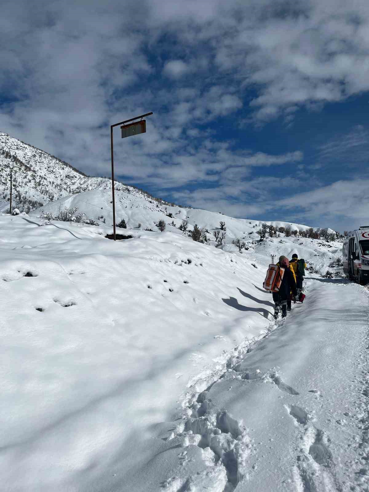 Solunum sıkıntısı çeken çocuk helikopterle hastaneye ulaştırıldı