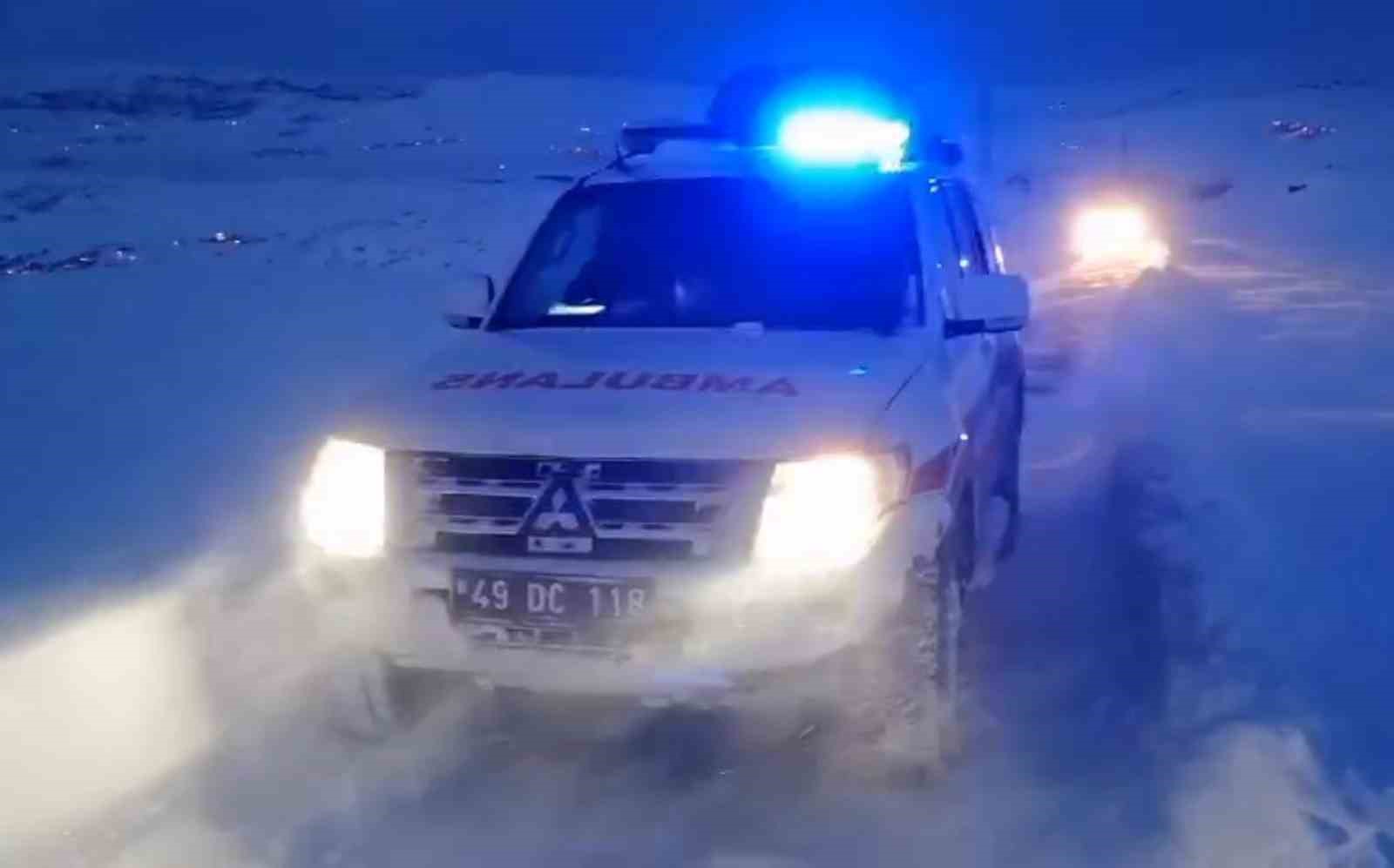 Muş’ta sağlık çalışanları yolu kapanan köylerdeki hastalar için seferber oldu