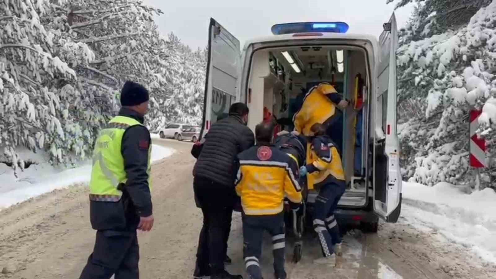 Kartalkaya yolunda kaza tutanağı tuttukları esnada cip çarptı: 2 yaralı
