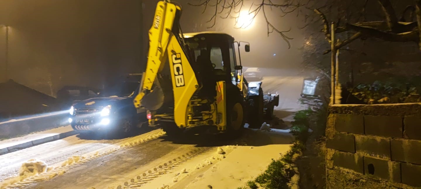 Kdz. Ereğli’nin yüksek kesimlerinde kar temizleme çalışmaları sürüyor