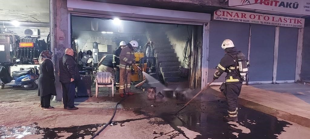 Hatay’da iş yerinde çıkan yangını itfaiye söndürdü