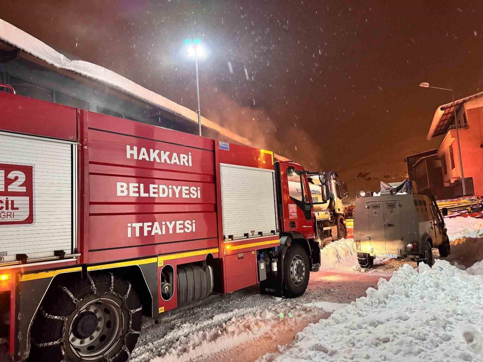 Hakkari&rsquo;de korkutan yangın

