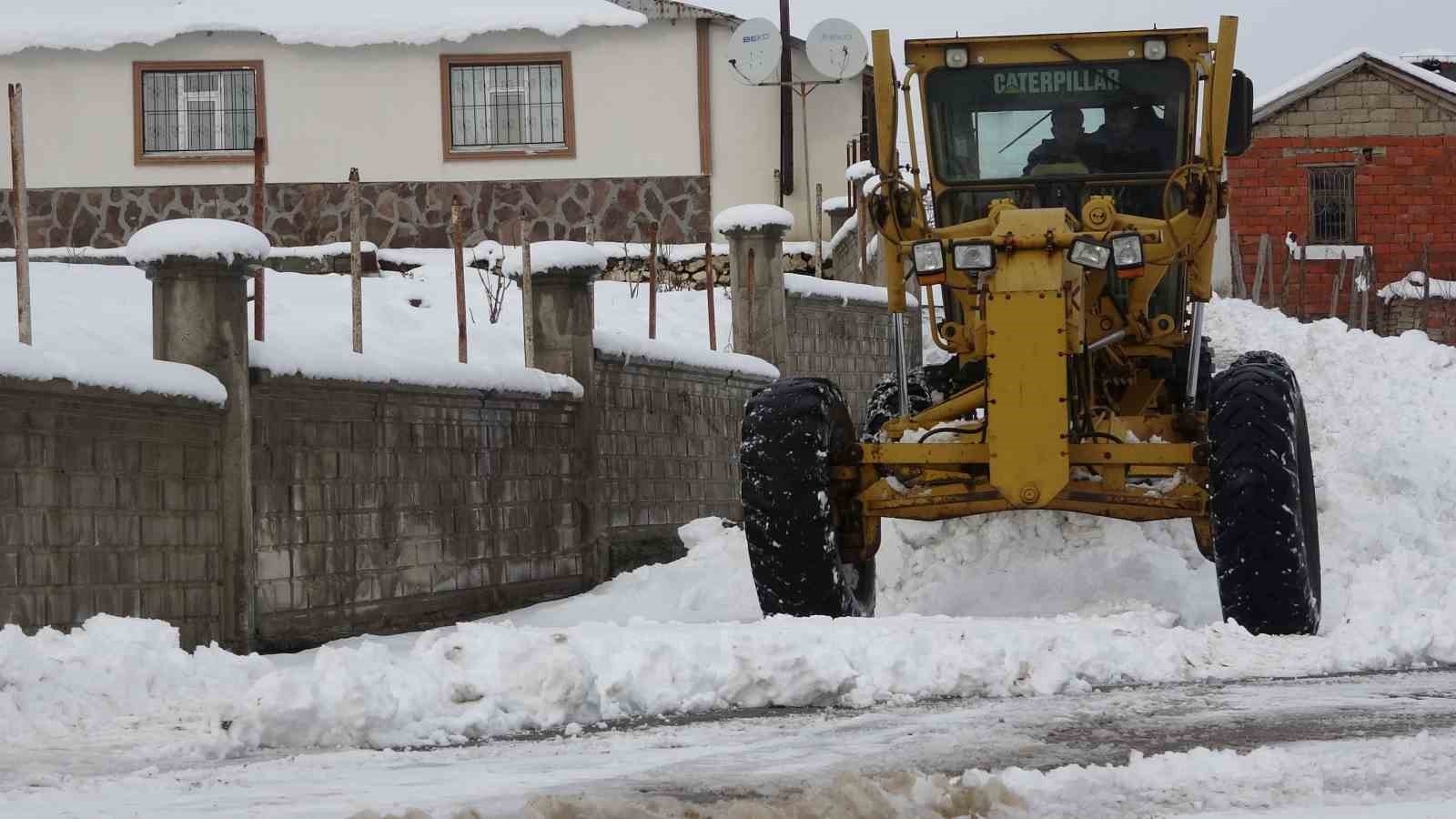 Bingöl’de 26 köy yolunda çalışmalar sürüyor