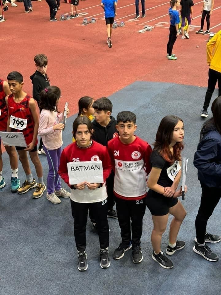 Batmanlı öğrencilerden atletizmde büyük başarı
