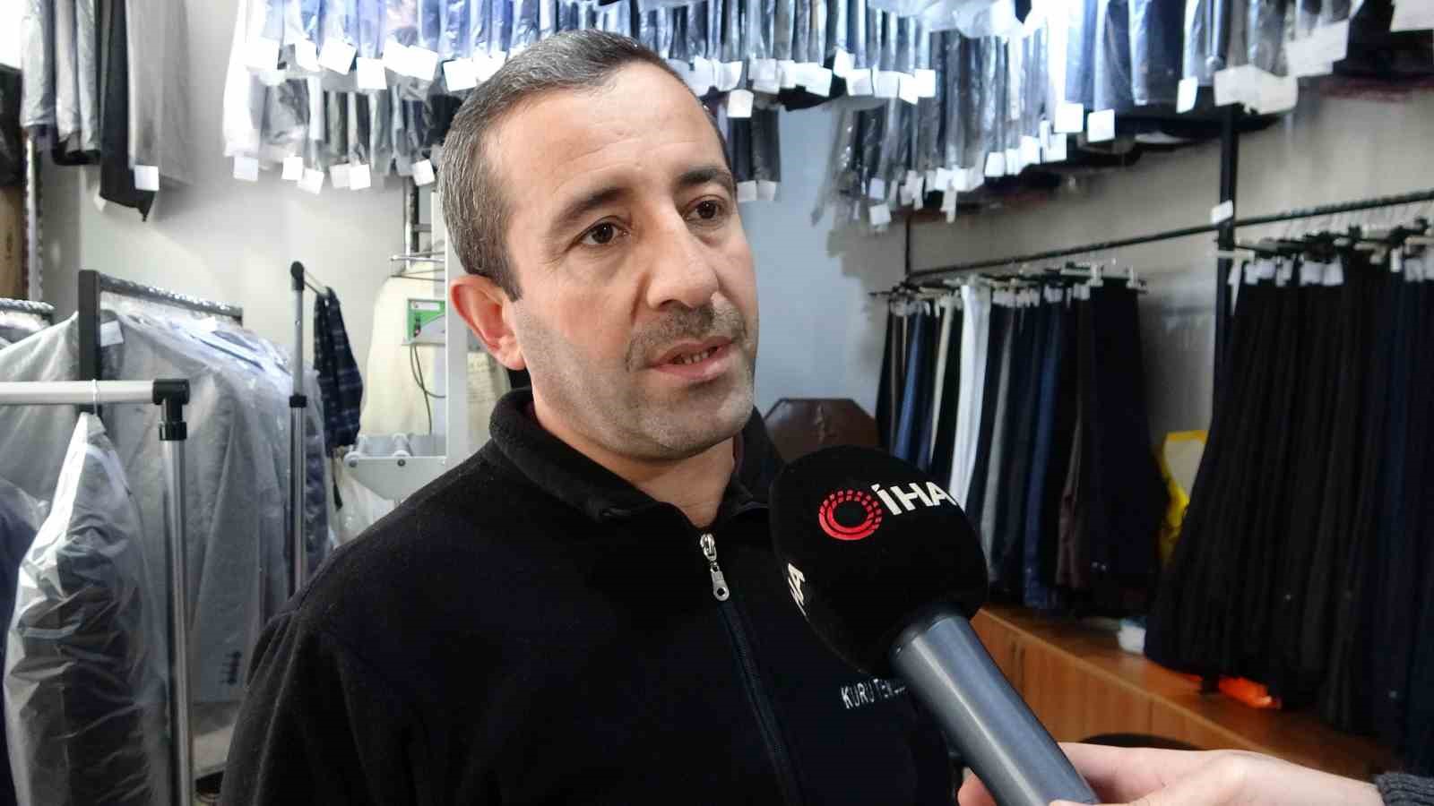 Kuru temizlemecide unutulan elbiseler ihtiya&ccedil; sahiplerini ısıtıyor
