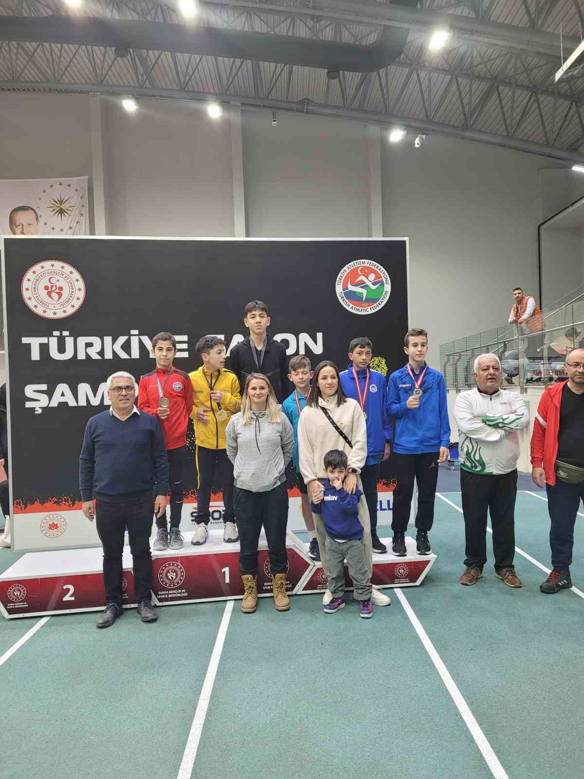 Afyonlu sporcu uzun atlamada Türkiye üçüncüsü oldu