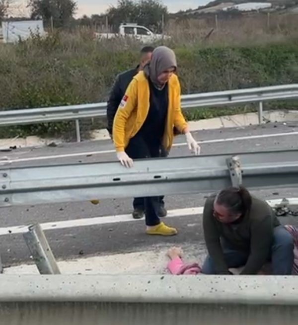 Mersin’de feci kaza, doktor dakikalarca kalp masajı yaptı: 1 ölü 3 ağır yaralı
