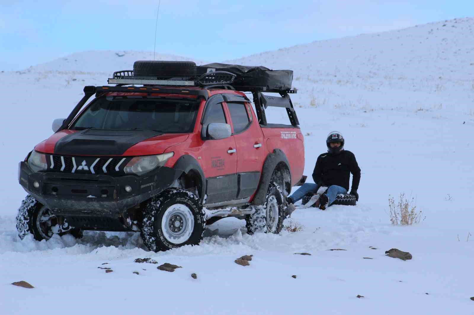 Off-roadçuların lastik raftingi keyfi
