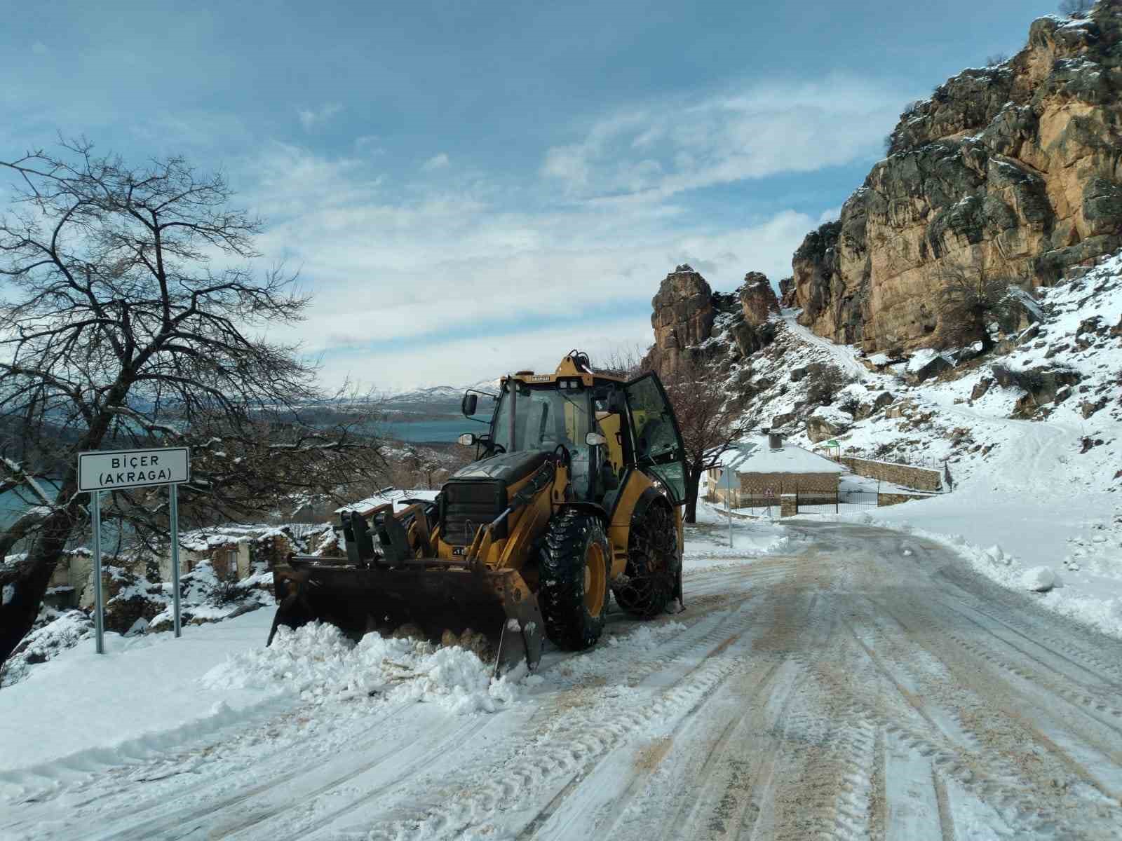Diyarbakır’da kardan kapanan 474 kilometre yol ulaşıma açıldı