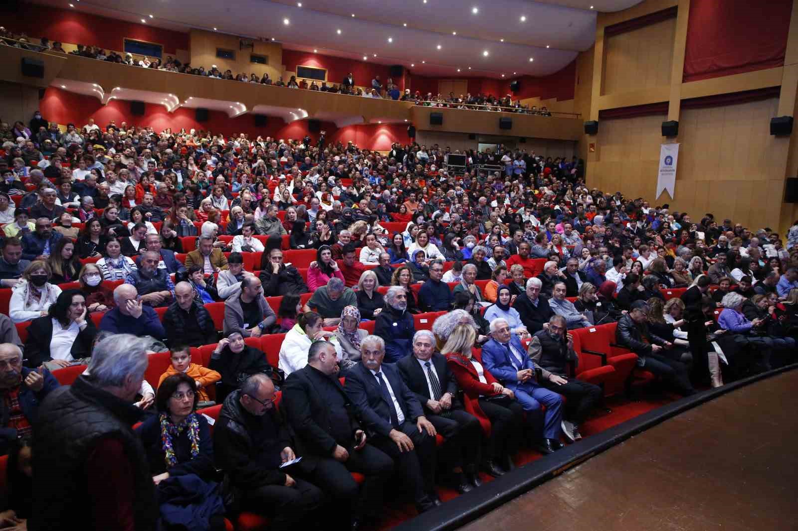 AKM’de Erdal-Mercan Erzincan’dan türkü gecesi
