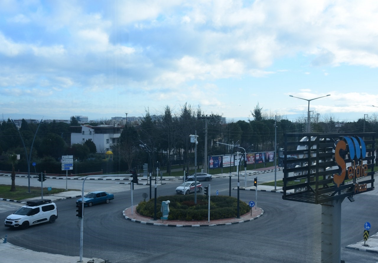 Cemil Çöllü Kavşağı 1 günde yenilenerek, trafiğe açıldı

