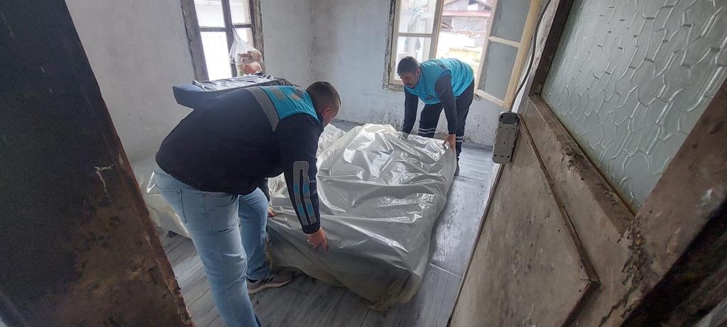 Soma’da evi yanan aileye büyükşehir moral oldu
