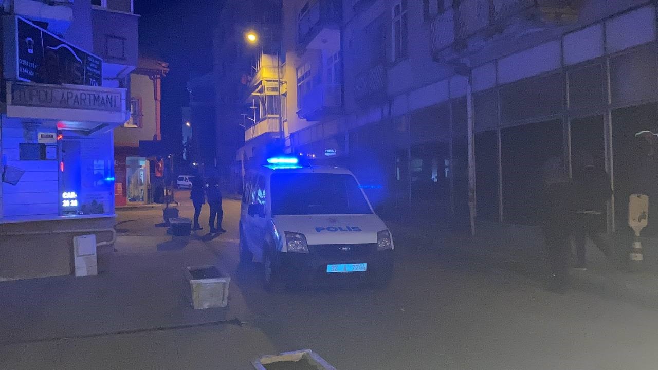 Isparta’da kız meselesi kavgasında bıçaklar çekildi: 3 yaralı