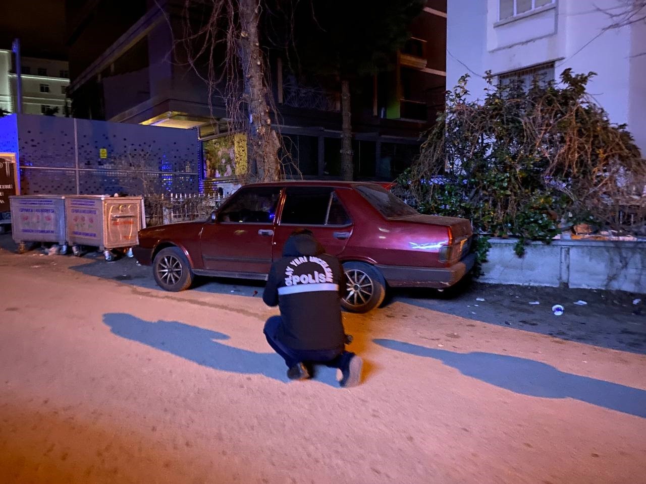 Isparta&rsquo;da kız meselesi kavgasında bı&ccedil;aklar &ccedil;ekildi: 3 yaralı
