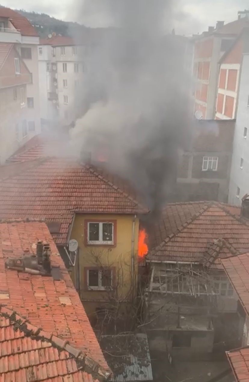 Ahşap ev kullanılmaz hale geldi
