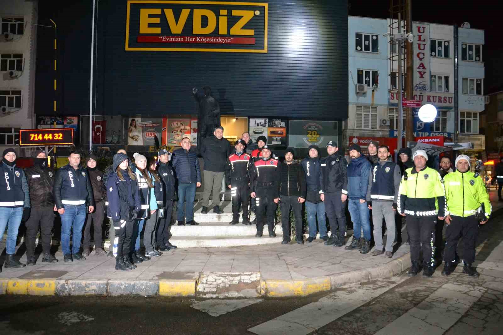Polisin &rsquo;şok&rsquo; uygulamasına İl Emniyet M&uuml;d&uuml;r&uuml; Karaburun da katıldı
