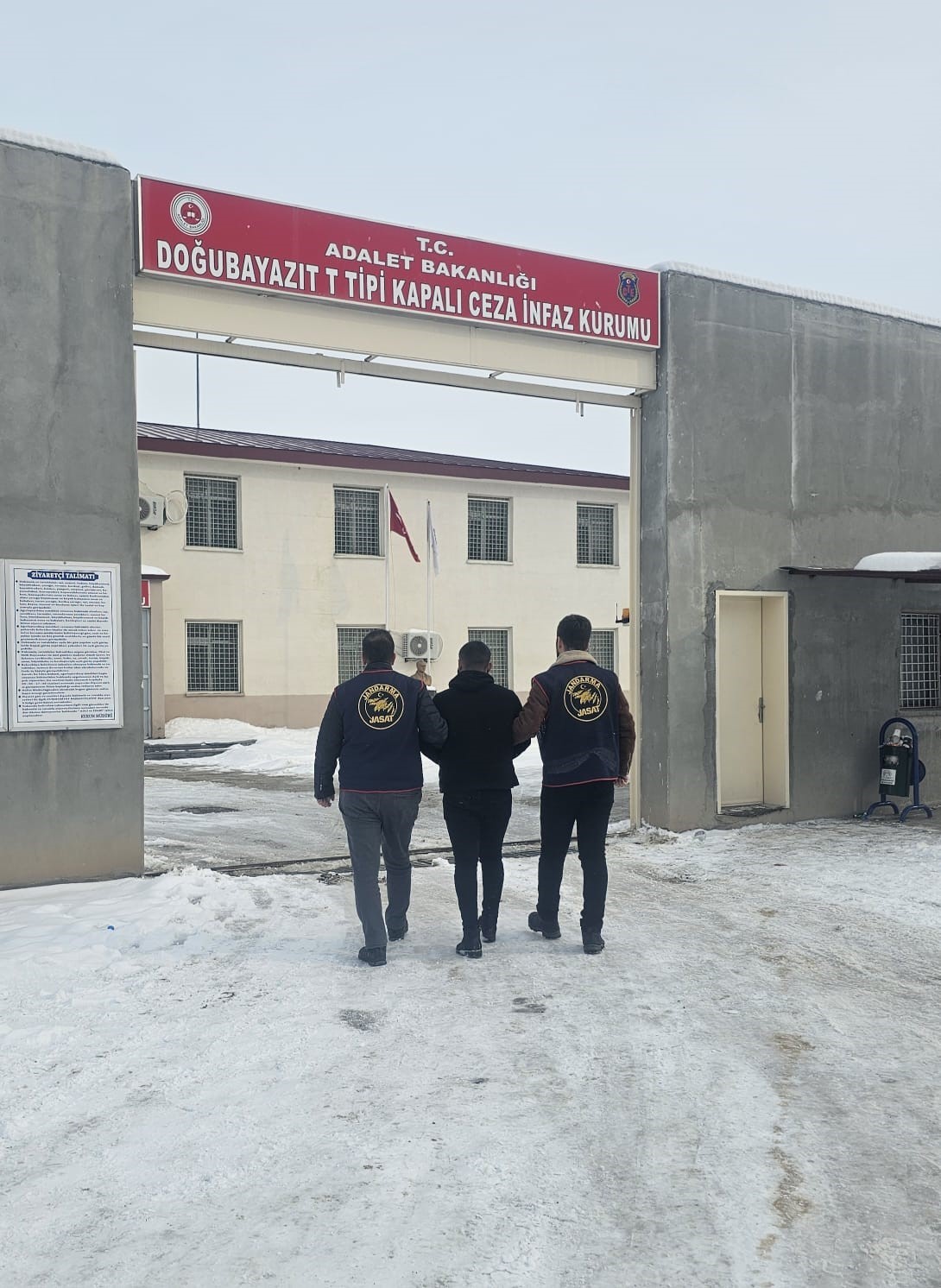 Ağrı’da uyuşturucu imalatından aranan şahıs yakalandı