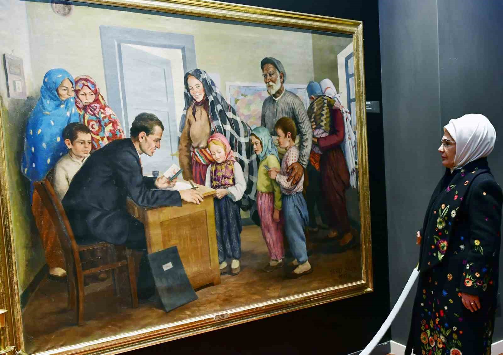 Emine Erdoğan "Maarif: Türk Eğitim Tarihi" sergisini gezdi 