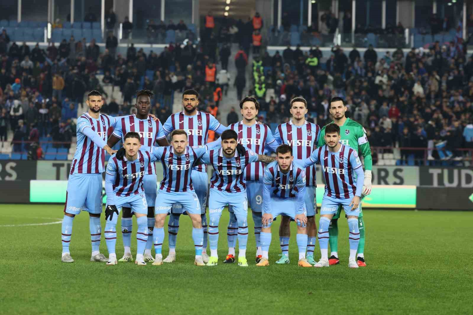 Trendyol Süper Lig: Trabzonspor: 1 - Kasımpaşa: 0 (İlk yarı)