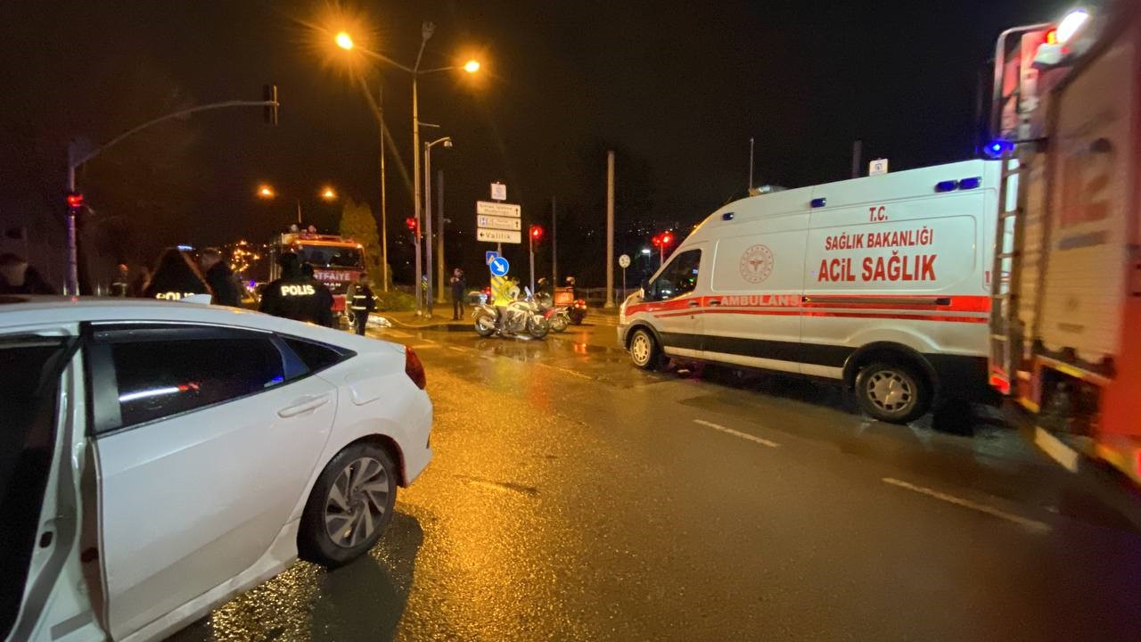Kocaeli’de servis minibüsü otomobille çarpıştı: 4 yaralı
