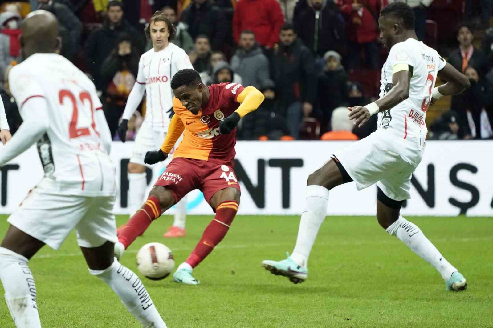 Wilfried Zaha bu sezonki 10. golünü 