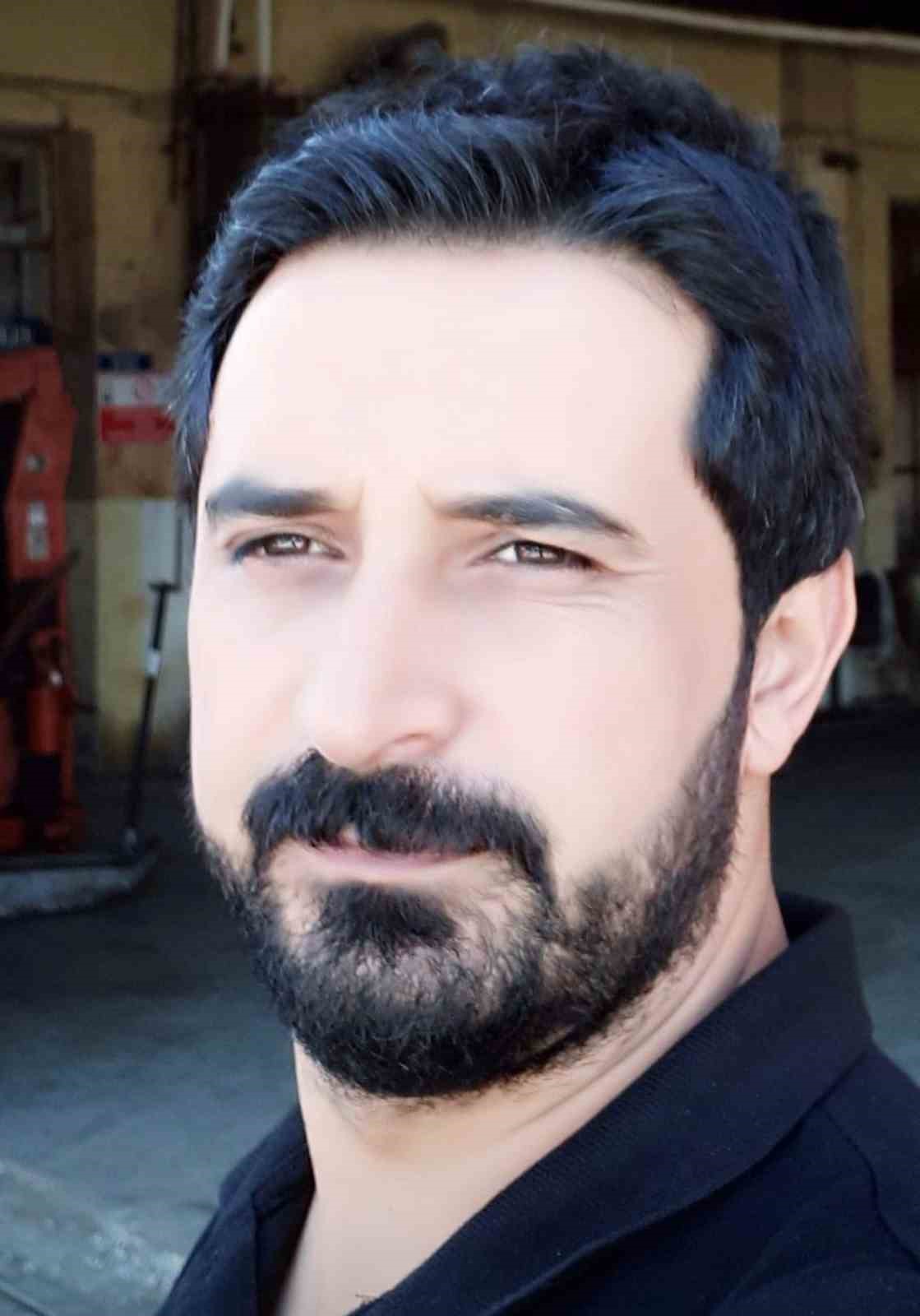 Hakkari’de çığ bölgesindeki çalışmalarda 10 metre yüksekten düşen ekip şefi yaralandı
