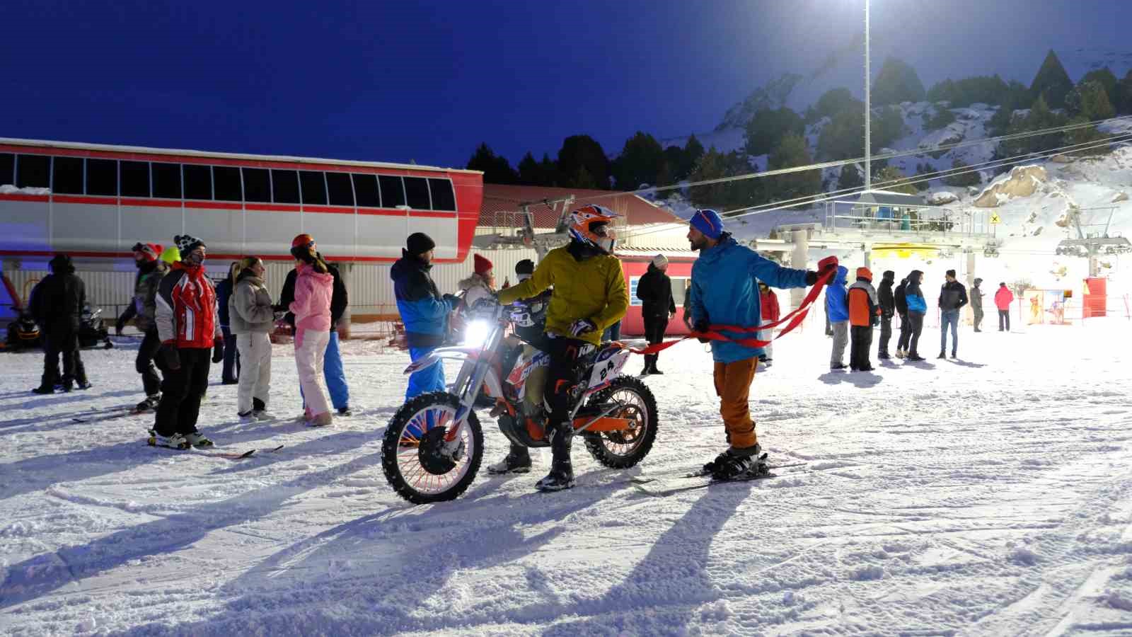 Adrenalin tutkunu motokrosçular nefes kesti
