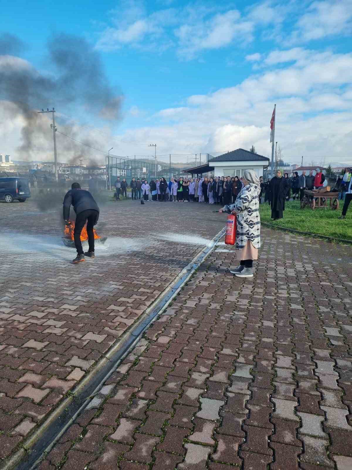 Yurt personeline yangın, tahliye ve söndürme eğitimi