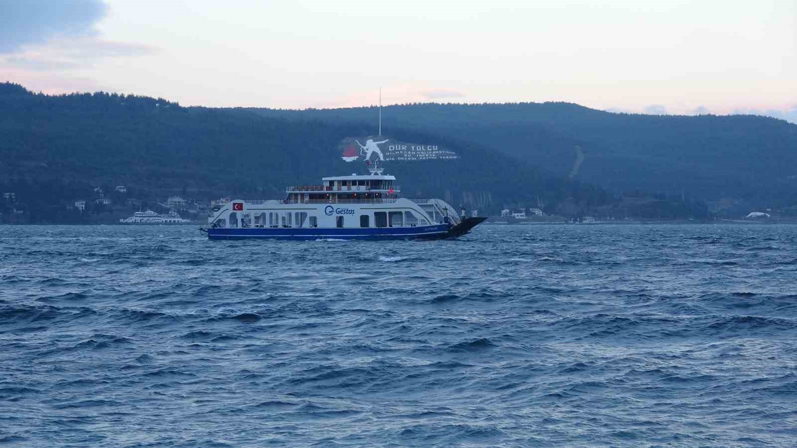 Bozcaada ve Gökçeada’ya fırtına nedeniyle tüm feribot seferleri iptal edildi