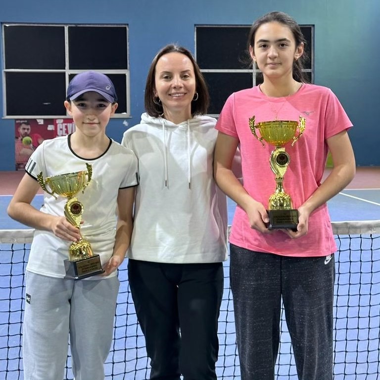 Eskişehirli genç sporcu tenis turnuvasında şampiyon oldu
