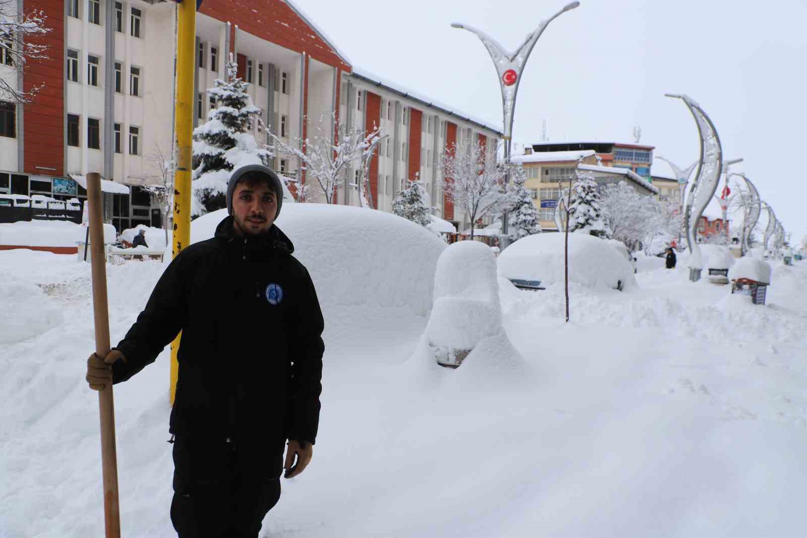 Hakkari’de kartpostallık kar manzaraları görenleri mest etti 