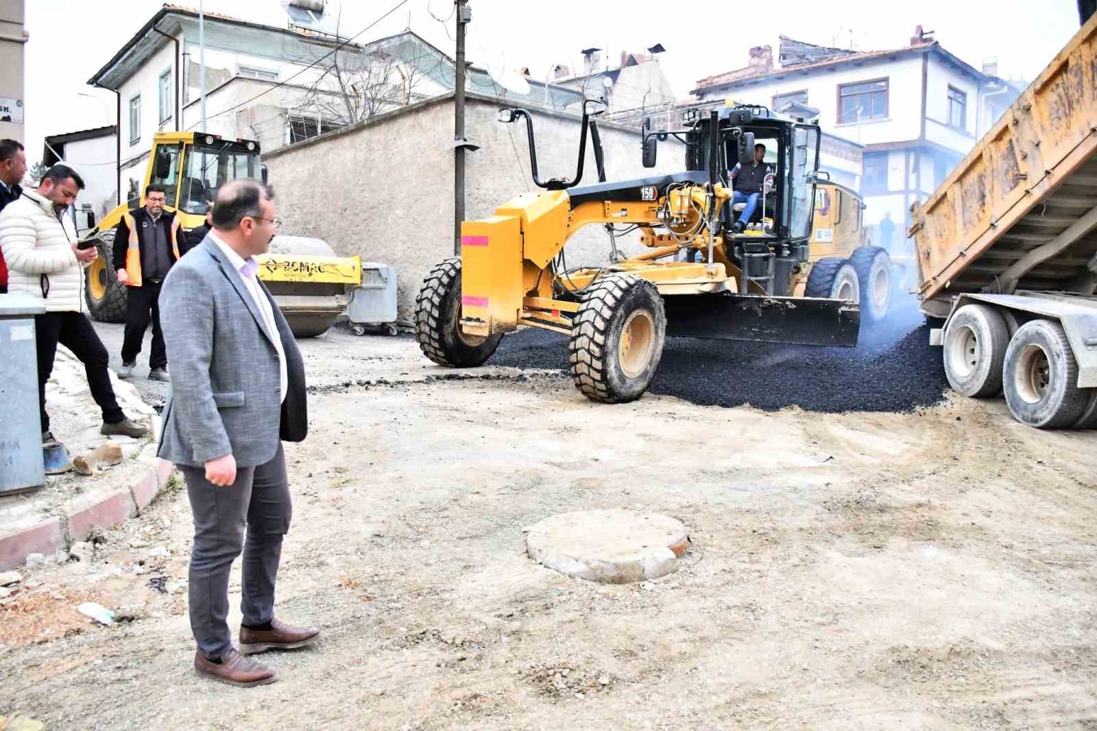 Emet’te sıcak asfalt çalışmaları 32 günde tamamlandı