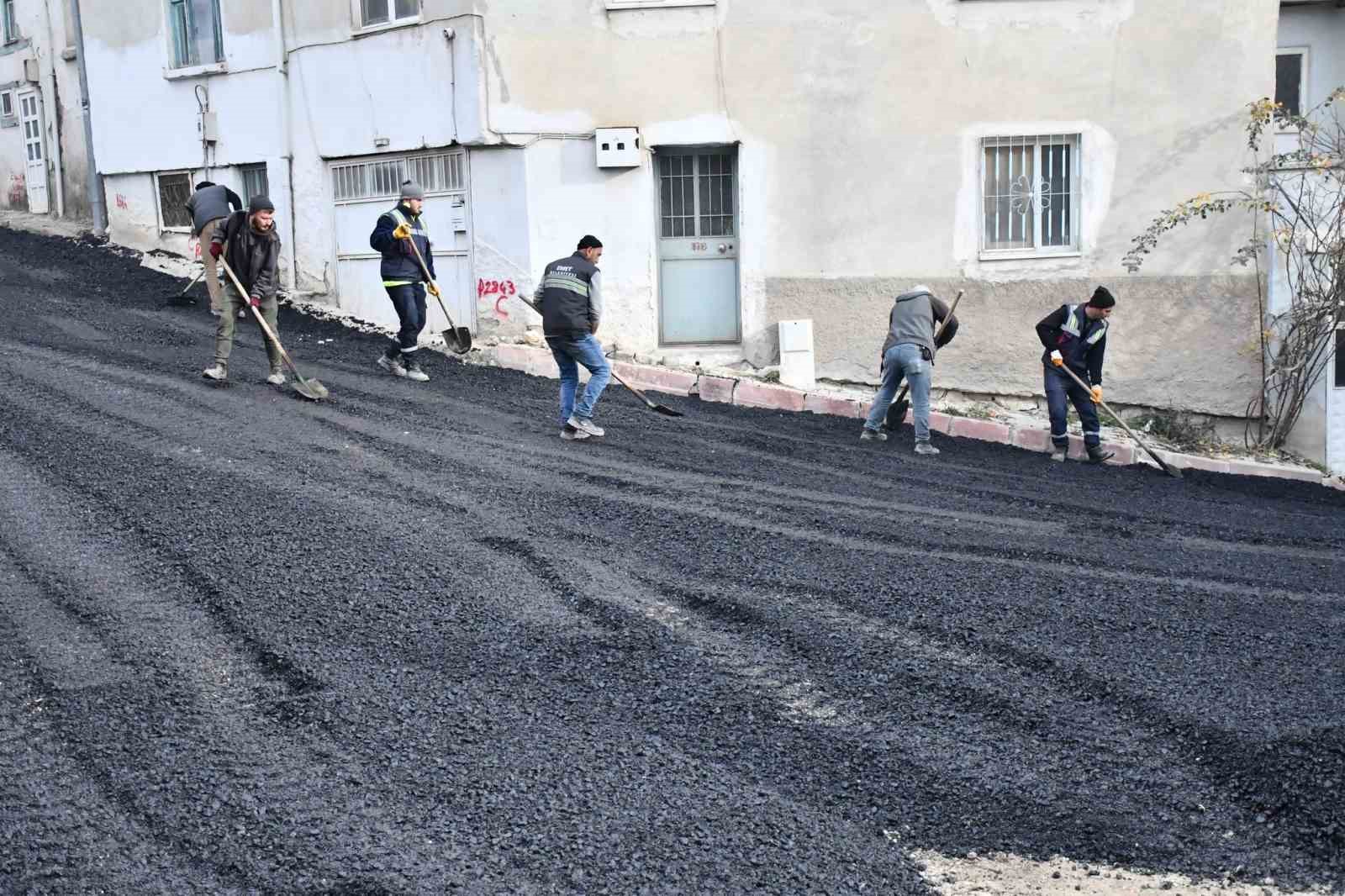 Emet’te sıcak asfalt çalışmaları 32 günde tamamlandı