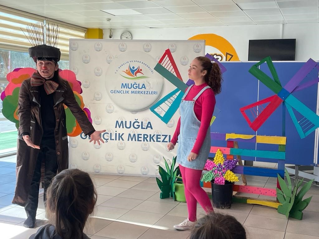 Ara tatilde çocuklara müzikli çocuk tiyatrosu
