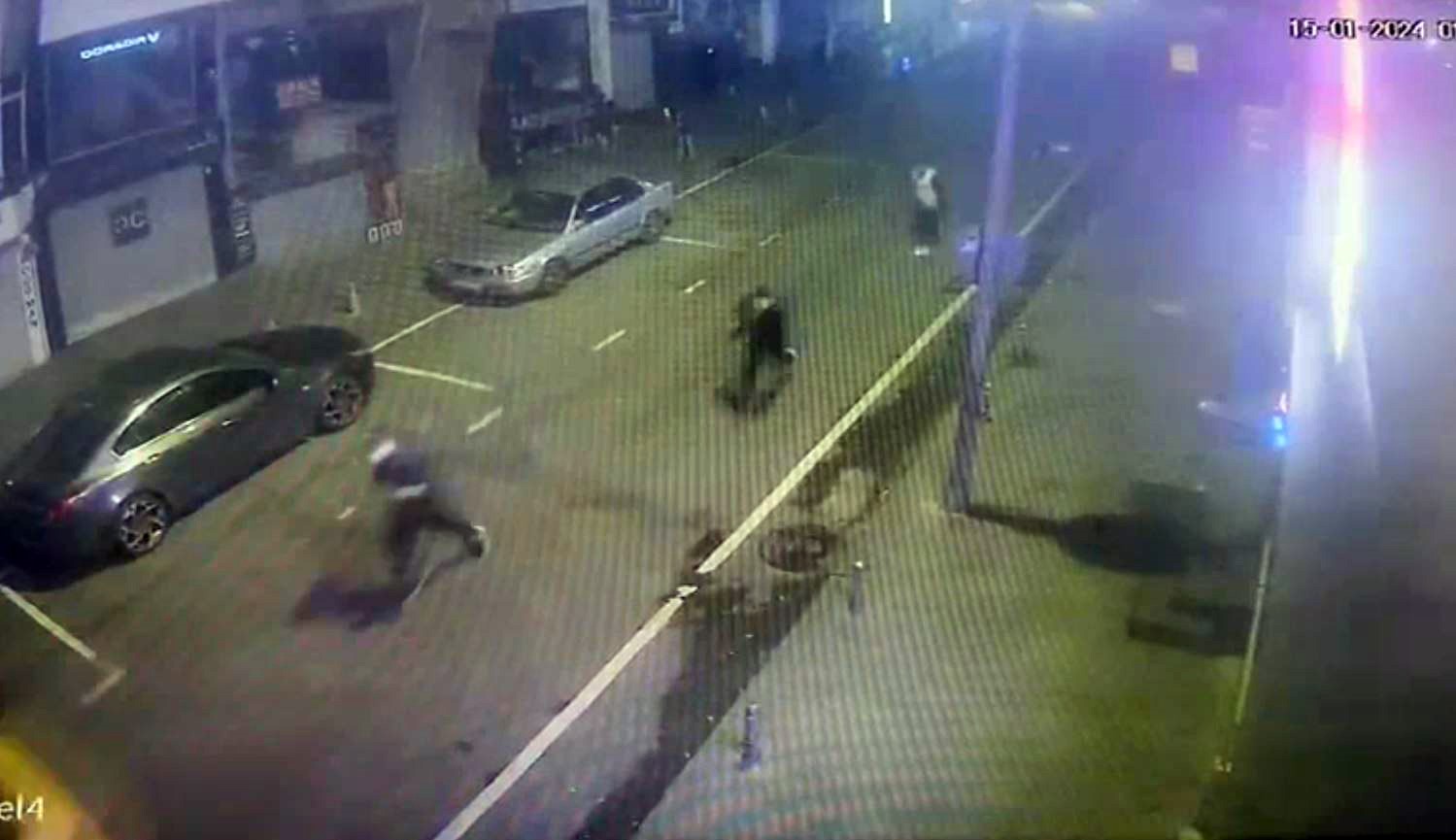 Fatih’te bir turist kapkaççıların hedefi oldu