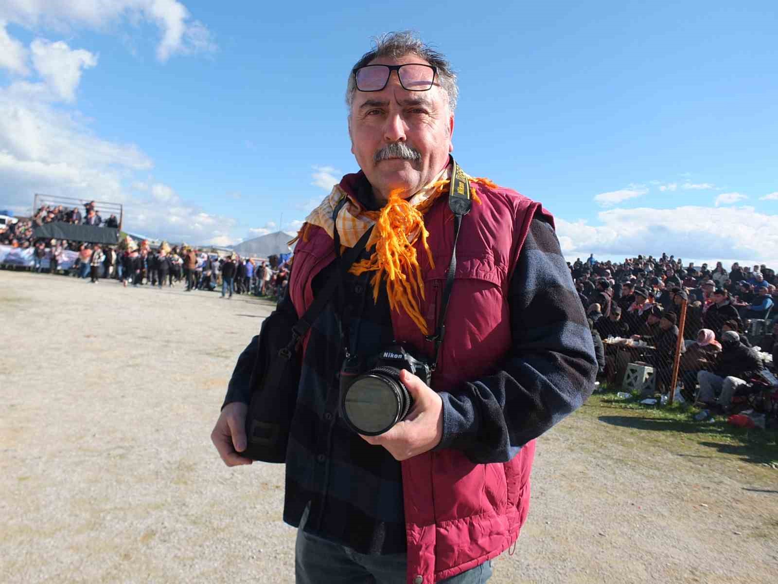 16 yıldan beri deve güreşlerini fotoğraflıyor
