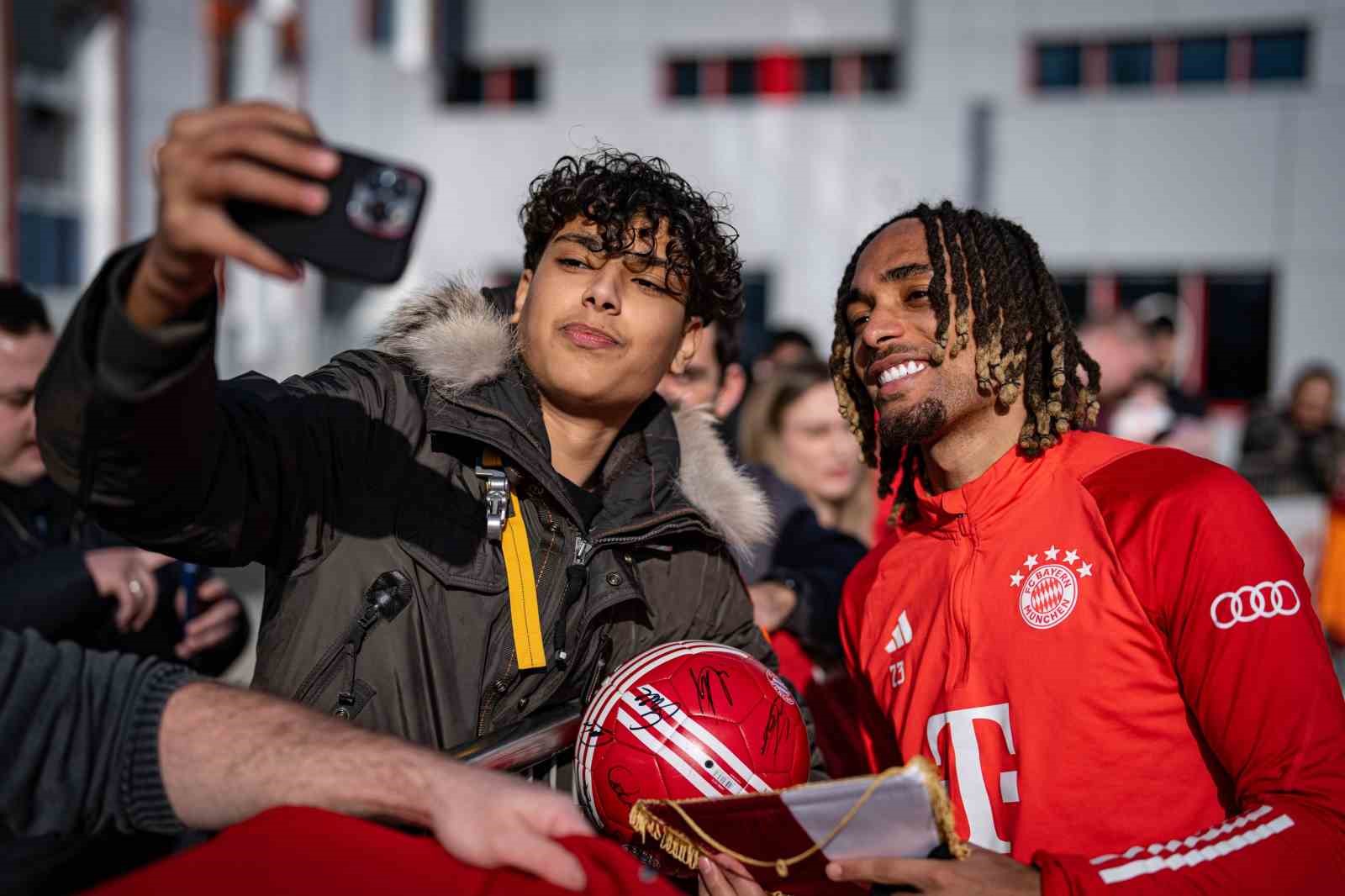 Sacha Boey, Bayern Münih’te ilk antrenmanına çıktı