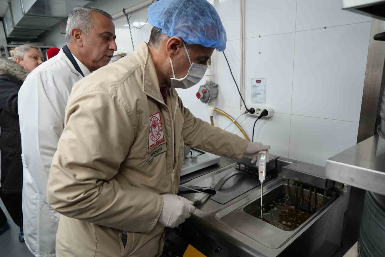 Samsun’da 259 adet fast-food işletmesinde kızartma yağları kontrol edildi
