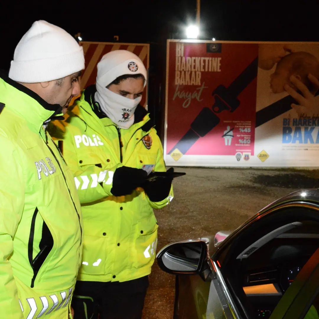 Kırklareli&rsquo;nde ara&ccedil; ve s&uuml;r&uuml;c&uuml;ler denetlendi
