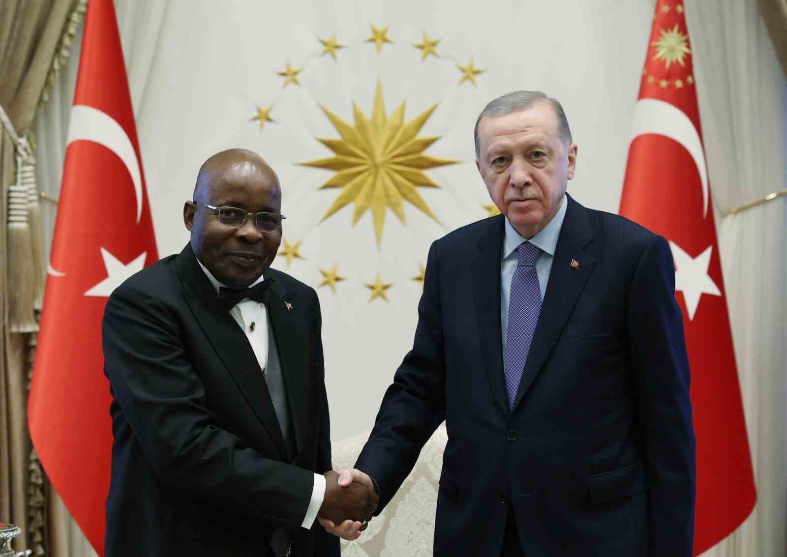 4 ülkenin büyükelçisinden Cumhurbaşkanı Erdoğan’a güven mektubu