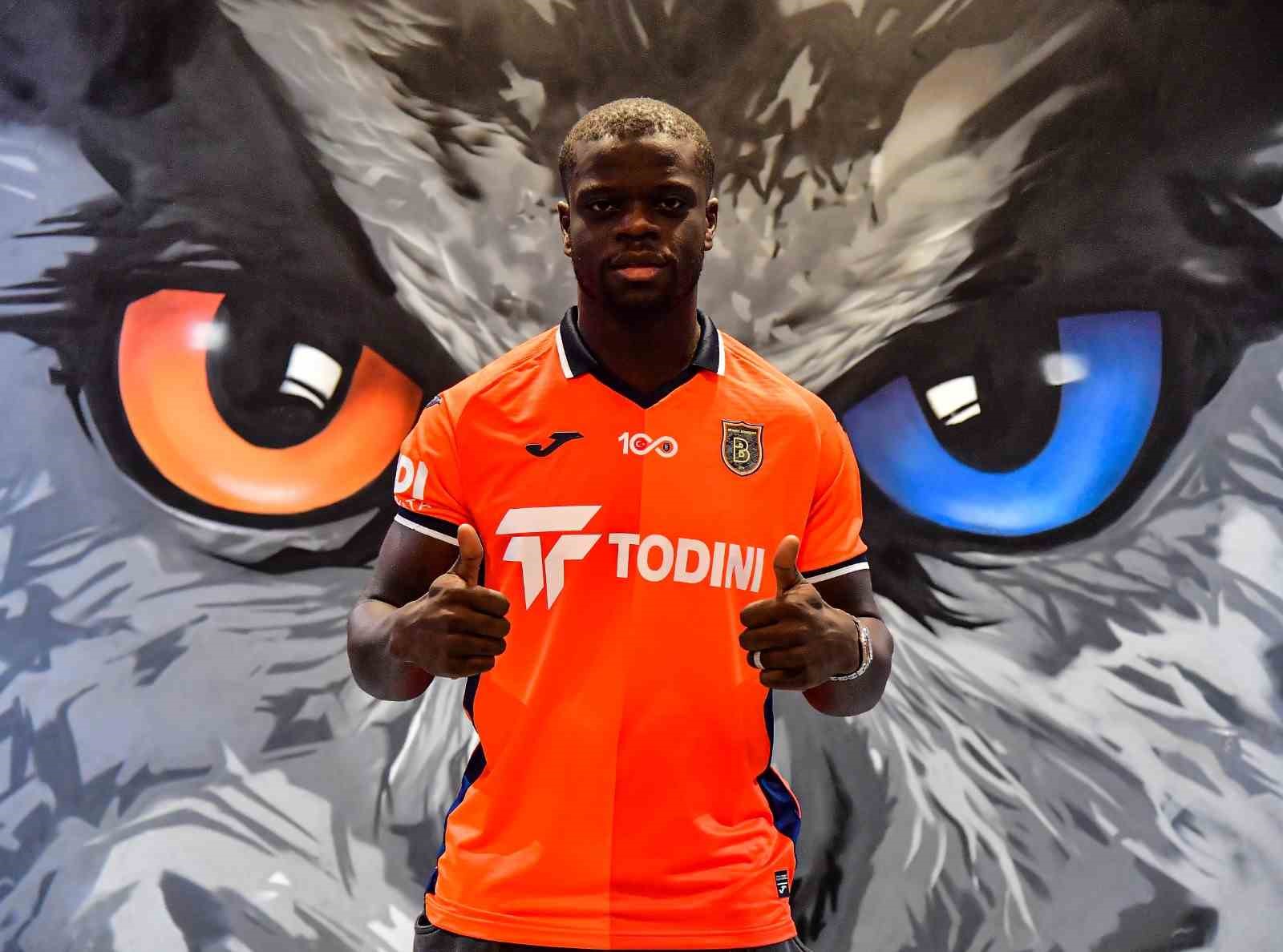 RAMS Başakşehir: "Kulübümüz, Kamerunlu milli futbolcu Olivier Kemen ile 3.5 yıllık anlaşma sağladı."
