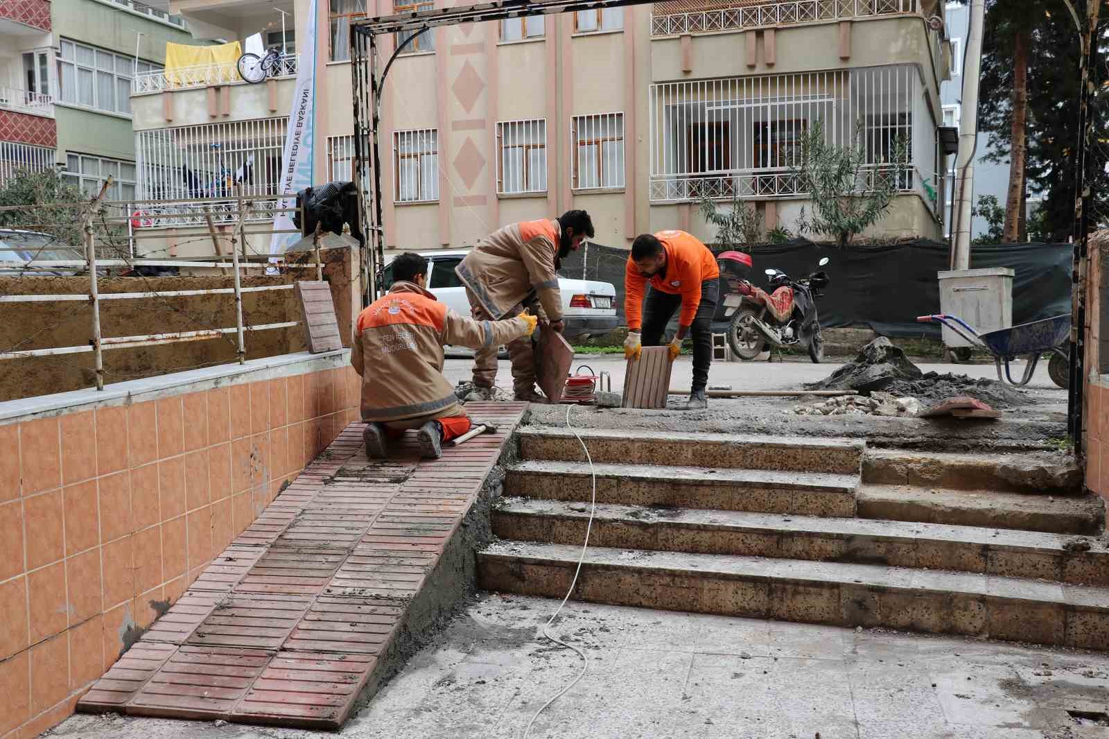 Haliliye Belediyesi engelli rampası talebine kayıtsız kalmadı